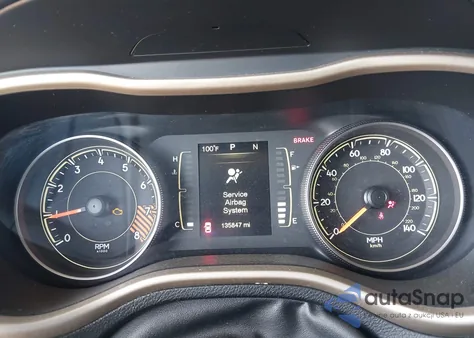 2015 Jeep Cherokee Latitude z USA, uszkodzony, nr VIN 1C4PJMCS1FW559577